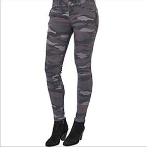 Democracy AB technology camo pants